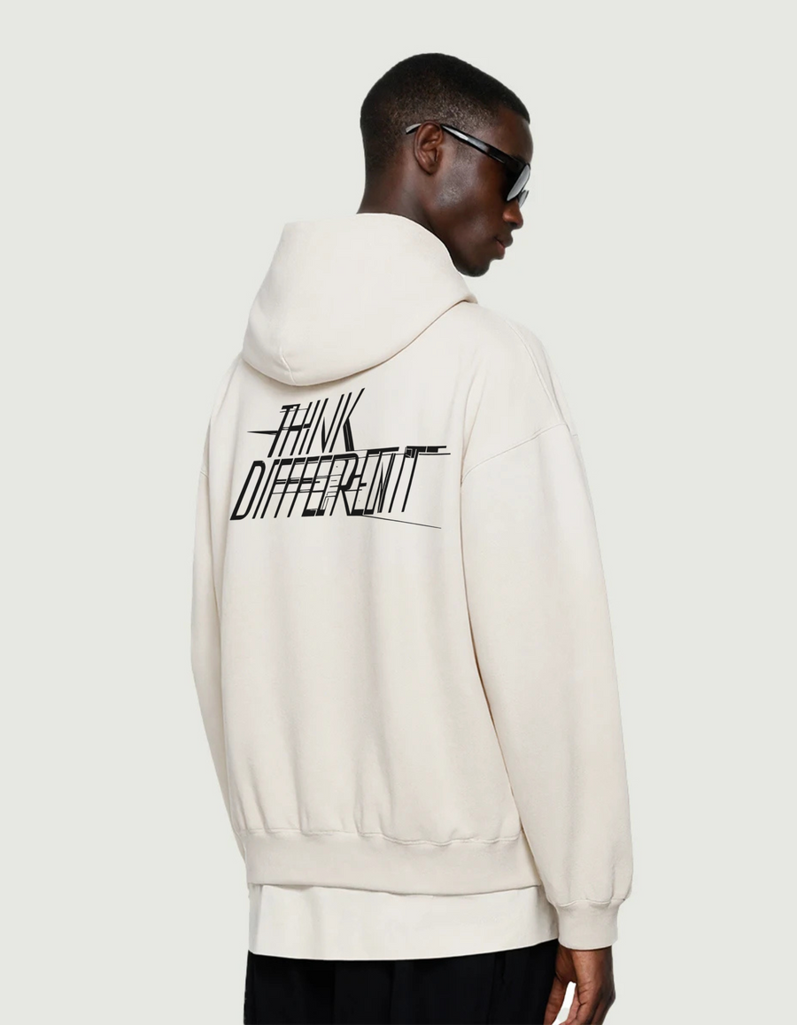 Sudadera retro con estampado "Think Different" vista lateral trasera en modelo masculino