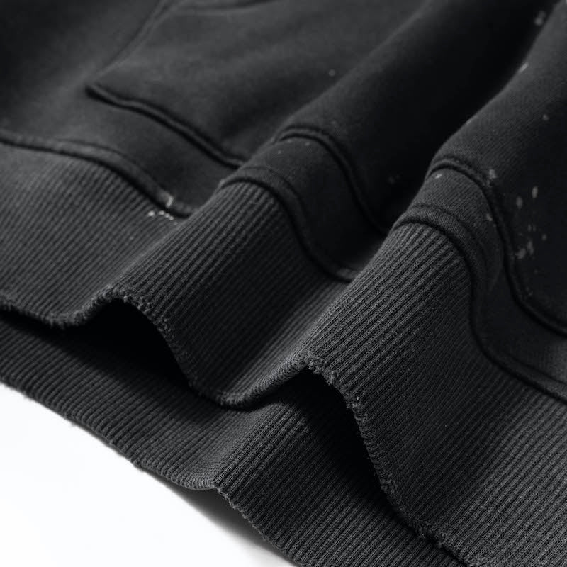 Acabado inferior con costuras desgastadas de sudadera vintage negra