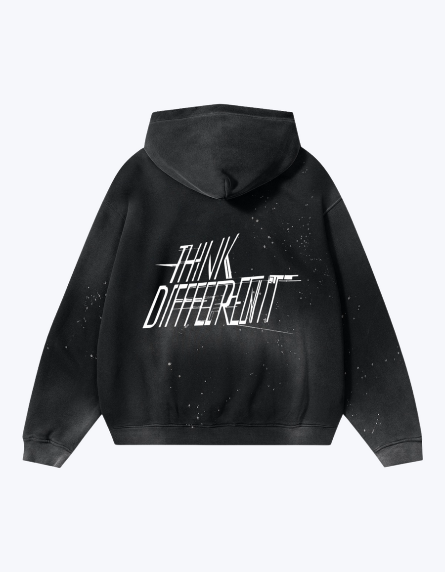 Vista trasera de sudadera vintage negra con estampado Think Different y efecto tinta